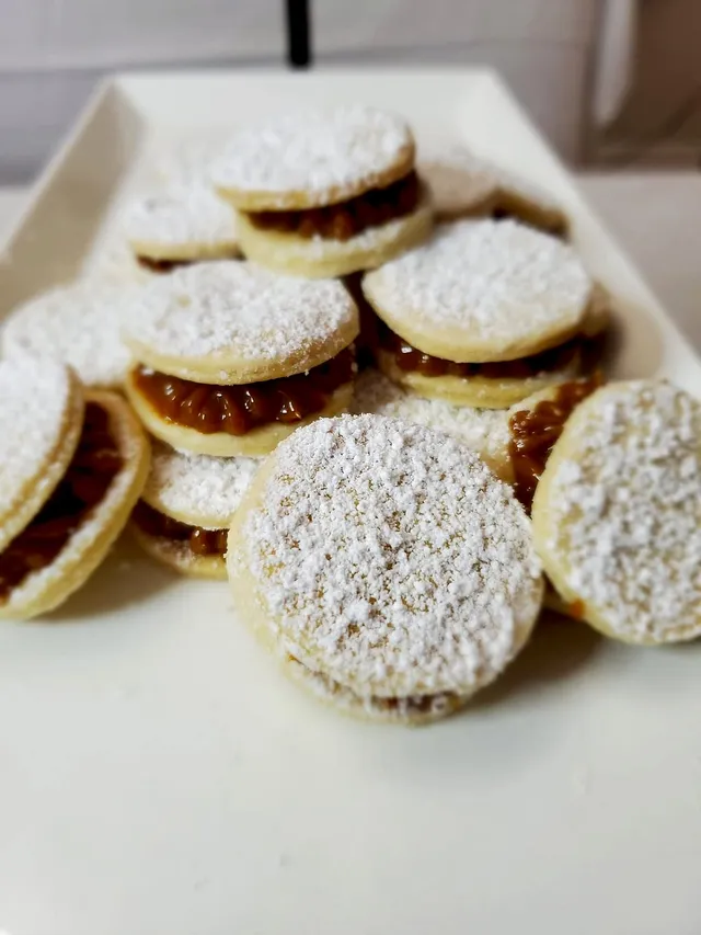 Alfajores de Maicena — Melt-away cornstarch cookies
