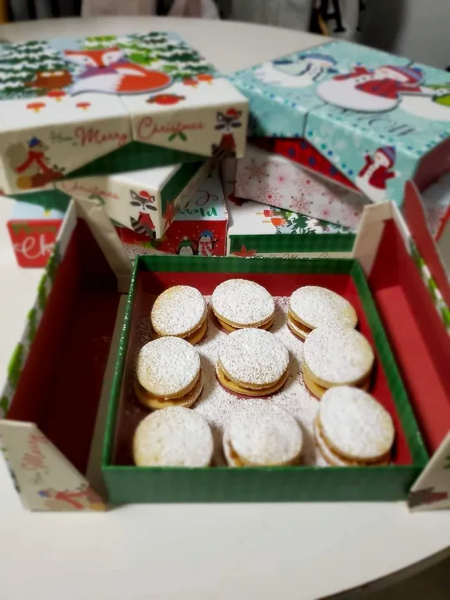 Alfajores — Dulce de leche cookies