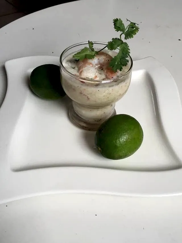 Cóctel de Camarones — Chilled shrimp cocktail