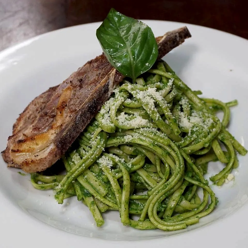 Tallarines verdes — Peruvian spinach-basil noodles
